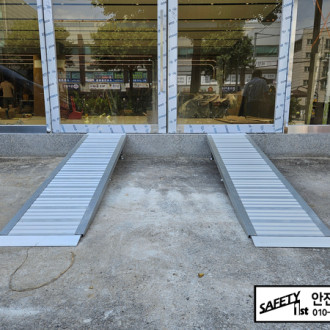 기아 고덕 대리점 전시용 이동식 알루미늄 차량용 경사로 설치 시공 사례