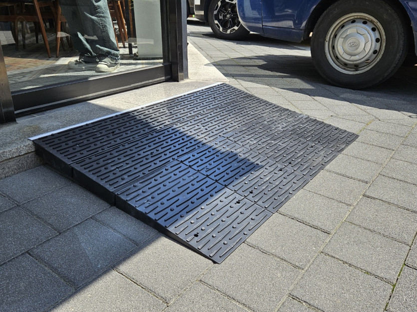 남양주 다산 장애인자립생활센터 점포 자동문 경사 발판