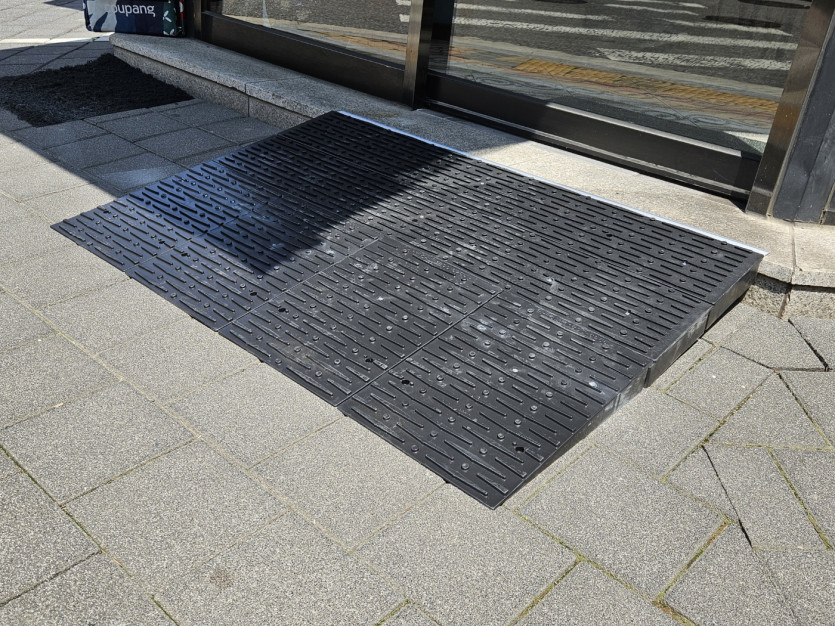 남양주 다산 장애인자립생활센터 점포 자동문 경사 발판