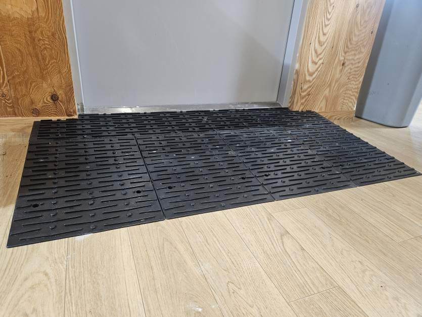 의왕시 희망나래장애인복지관 : 점포 내부 문턱 경사로