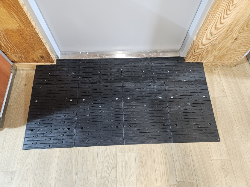 의왕시 희망나래장애인복지관 : 점포 내부 문턱 경사로