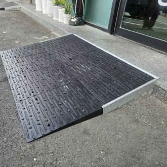 남양주 다산 장애인자립생활센터 : 점포 앞 경사 발판 설치