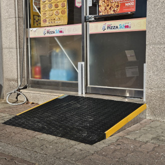 의왕시 희망나래장애인복지관 : 장애인 경사판 설치