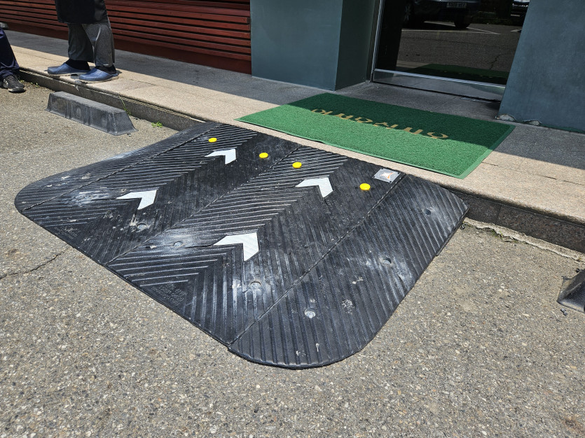 화성시 아르딤복지관 : 고무 장애인 진입판 설치