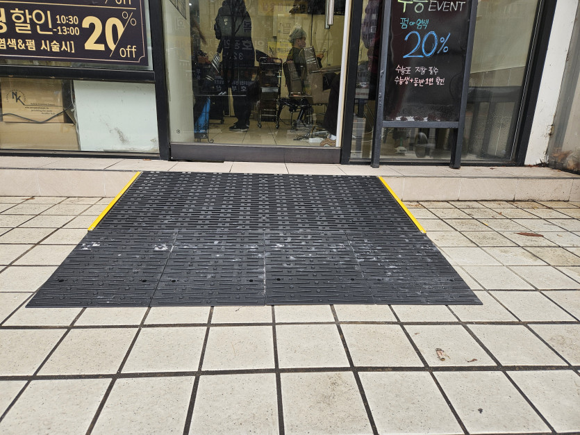 부천시 장애인종합복지관 : 휠체어 램프 설치