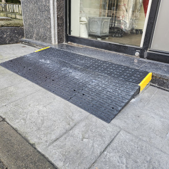 부천시 장애인종합복지관 : 휠체어 진입판 설치