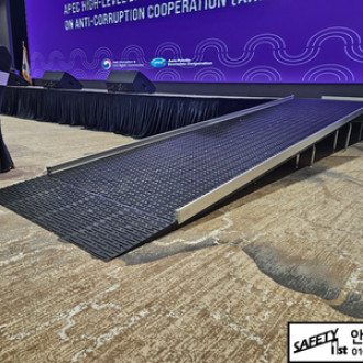 APEC 행사장·무대 맞춤 경사로 임대 설치