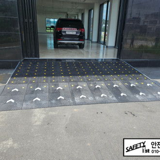 대전 기아자동차 전시장 차량 진입판 설치 – PP 진입판과 고무 진입판 시공 사례
